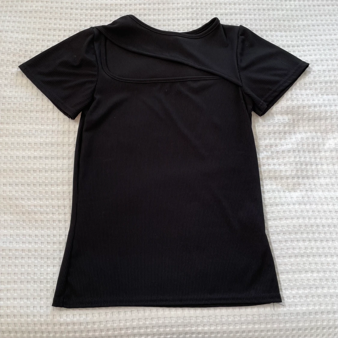 Boohoo - Topp med utskurna detaljer  - 90