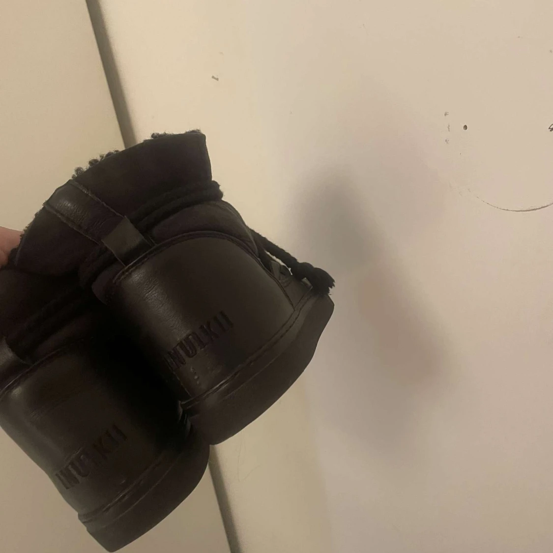 Inuukii skor svarta - 91