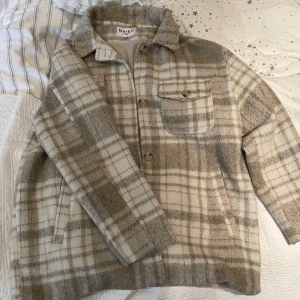 Kappa - Kort mysig kappa från Nakd. Passar mig som är en 36