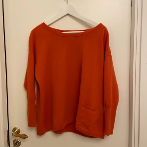 Kashmir tröja  - Säljer denna super mysiga Kashmir tröja. Storlek M och sitter perfekt ( täcker hela gylfen). 