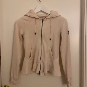 Odd molly - Säljer denna vintage Odd Molly koftan som jag tyvär inte andvänder längre. Super fi!!