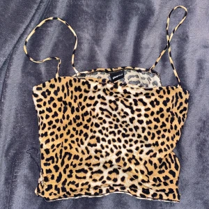 Leopard linne från ginatricot  - Knappt använd