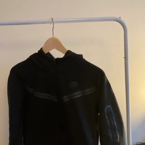 Nike tech fleece  - Använd cirka 1 månad, skick 8/10
