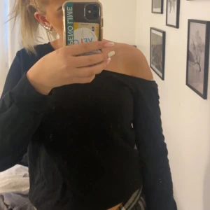 Tröja  - säljer denna jättefina tröja från na-kd. Aldrig använd. 