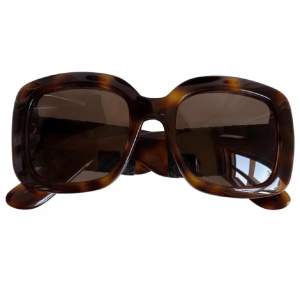 Bottega Veneta solglasögon inköpta på Vestiaire Collective, köpta för 3000 kr och sparsamt använda✨