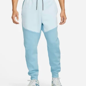 Nike tech fleeze sportswear - Söker denna i storleken M 