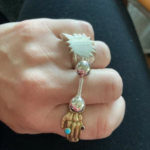 Maria Nilsdotter ring - Maria Nilsdotter my big explosion. Helt ny och oanvänd. Går att gravera in vilken text man vill. Äkta silver 