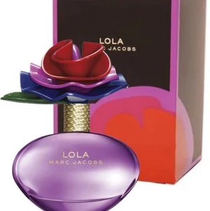 Lola Marc Jacobs  - Jag söker denna parfym 🥰 Intresserad av allt så bara hör av dig 🙏🏻💕