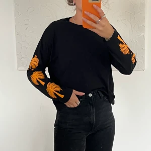 Palmer tröja från WEEKDAY - Storlek XS