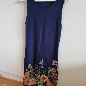 Klänning från Desigual. Storlek s - Klänningen är använd endast 1 ggn. I perfekt skick.  Kan passa även en xs