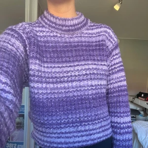 Stickad tröja - Så mysig stickad tröja från Zara för något år sedan. Storlek L men passar mig som vanligtvis har S (ville inte ha den så tight) Är 170 cm💜💜💜