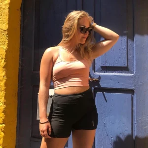 Better Bodies träningstopp strlk M - Säljer en träningstopp från Better Bodies, storlek medium. Sitter tight runt kroppen, funkar även som small.  Avtagbara pads.    ❌ Svarta & ljusgrå är nu sålda. ❌Säljer den även i svart och ljusgrå, samma storlek. 