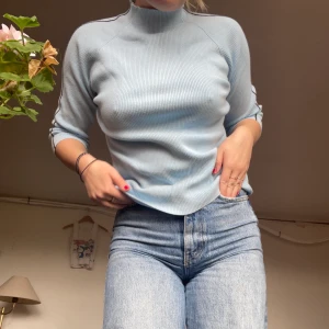 Blå tröja  - Superfin tröja! Perfekt till hösten! Fett skönt material 