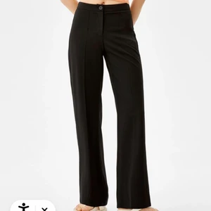 Svarta kostymbyxor  - jättefina svarta kostymbyxor med normal passform💕 