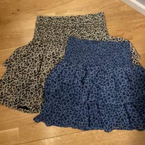 BLÅ SÅLD- Säljer dessa kjolar från Kappahl. Köpte de för ett tag sen men har inte använt de särskilt mycket. De är i fint skick. Säljer de för 170/st. Den blå är i storlek 146/152 och den beige i 156/164, de passar mig som har xs/s.❤️ 