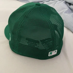 New Era Fitted Keps Detroit Tigers - 59fifty fitted keps, Detroit Tigers MLB, grön, storlek 7 3/8 (58.7cm), oanvänd 10/10 skick, för liten på mig, om du undrar över din storlek kan du jämföra med t.ex. studentmössa