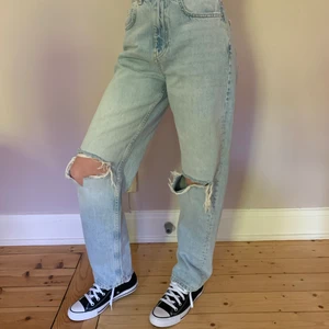 Gina Tricot jeans petite stl 32 - Gina Tricot jeans, petite 32. Hög midja, raka ben. Aldrig använda!