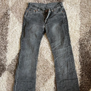 peak performance manchester jeans - bootcut och lågmidjade, köpt secondhand men aldrig använt