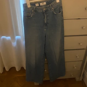 Berskha jeans - Vida byxor, bra längd för lite längre personer, satt bra i längt på mig (177 cm)
