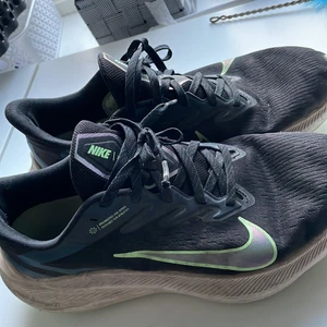 Nike Running - Lite slitna men knappt något som syns