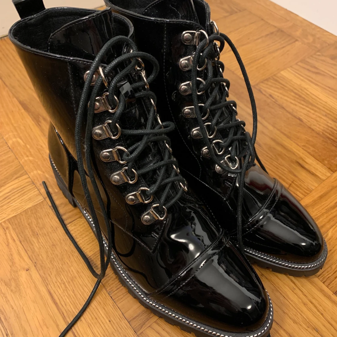 Lack boots med kedjor - 90