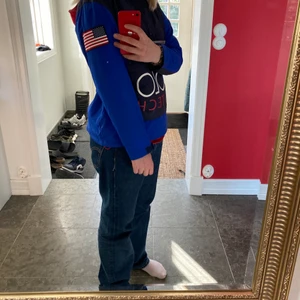 Ralph Lauren jacka - Nu säljer jag min fina polo Ralph Lauren jacka eftersom att den redan var lite för liten när jag köpte den😕💗(använd bara 3 gånger) den passar perfekt nu till sommar kvällar eftersom att den är ganska tunn😻Nypris 1600kr, den passar både på tjejer och killa