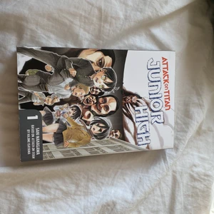 Attack on Titan junior manga - Helt ny manga med ca 320 sidor och den är i perfekt skick. 