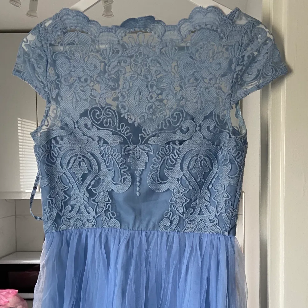 Världens finaste ljusblå balklänning från märket Chi Chi London, säljer då jag ska ha en annan❤️‍🔥 strl S. Klänningar.