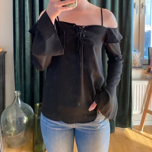 Fin svart topp  - Betala bara för frakt. Väger om du är intresserad