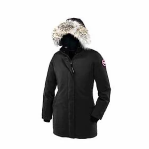 Canada Goose - Canada Goose i modellen Victoria Parka                           Passar storlek XXS-XS                                              Lite slitningar vid ärmmuddarna, vilket går att laga om man vill                                                                   Jackan är kemtvättad 