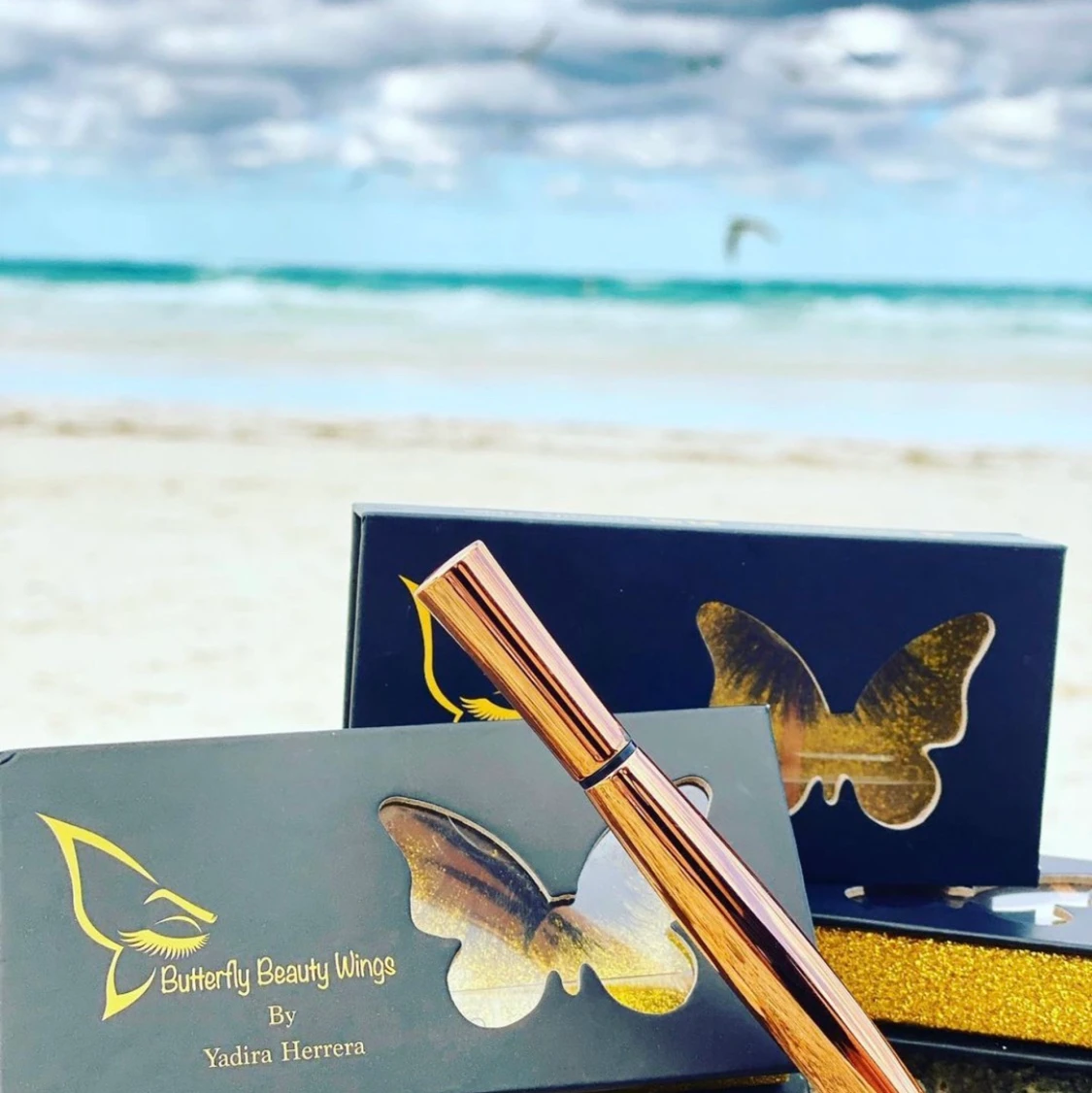 Lashes with magic glue-eyeliner - 91