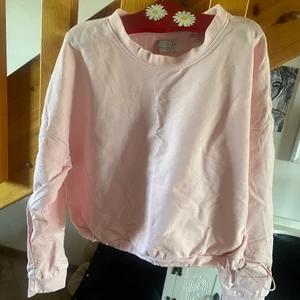 Tröja rosa stl:S märke Etrel  - Rosa tröja stl:S liten i stl.Märke Etrel.Köparen betalar frakten.