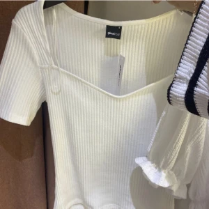 Topp - Jätte fin nästan oanvänd topp från Gina som är super skön, köptes i somras och använd sparsamt 