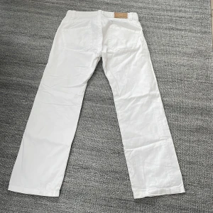Calvin Klein bootcut jeans  - Snygga vita vintage jeans från calvin Klein! Size 32/32 skulle ja säga! 
