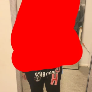 Hoodrich Byxor  - Hej säljer kill byxor märkte är hodrich small knappt använd bara testat. Har hund så kan hända att den har hår men går bort i tvättmaskin. Kan sänka priset på snabb affär!