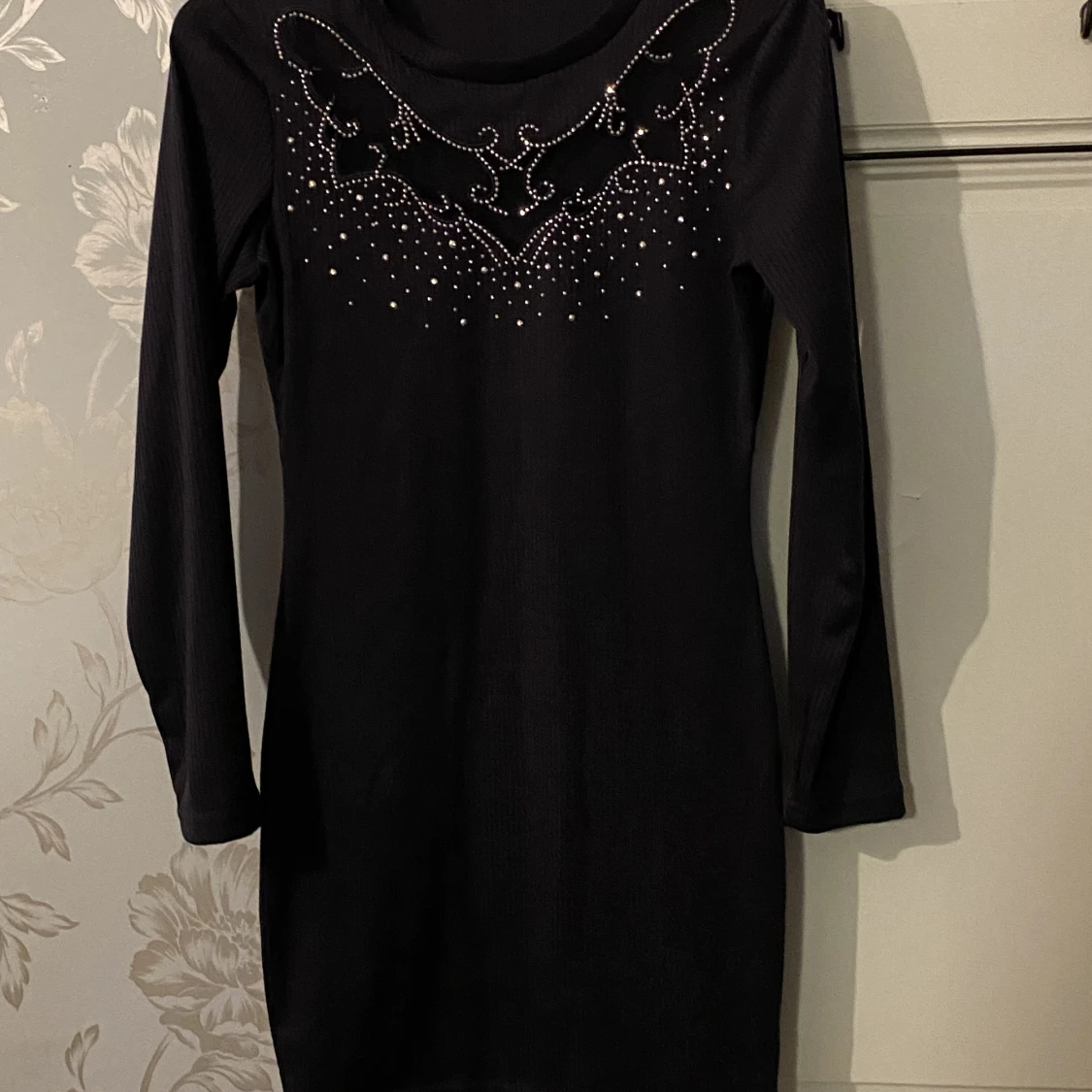 Mörkblå med pärlor  - 91