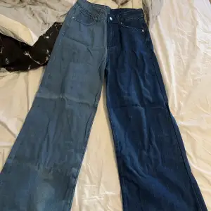 Flerfärgade jeans i storlek XS. Helt oanvända! Frakt tillkommer.