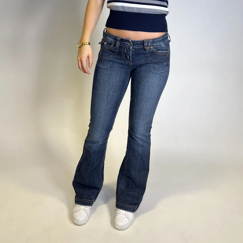 snygga Bootcut jeans ifrån river island!🫶🏼. Jeans & Byxor.