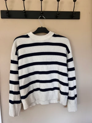 Randig tröja - Bikbok randig tröja.