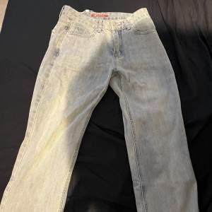 Nya Lacoste jeans tagen kvar aldrig använt. Priset på websidan är 1500kr mitt pris 1000kr.  Haru några frågor eller funderingar kom pm.