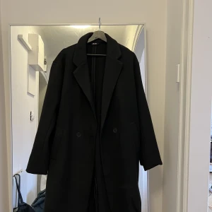 Loosefit coat  - Loosfit coat storlek S Köpt för 1100 använd 1 gång.