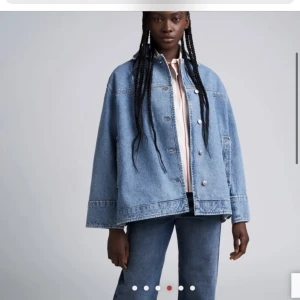 Söker Jeans jacka carin wester - Söker denna jeansjacka från Carin Wester!!! Hör av er om ni vill sälja🌸 Modell Miller!!