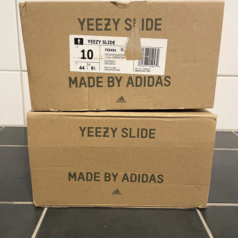 Yeezy slides i storleken 44, Box kommer med, Säljer då jag köpt yeezy slide 