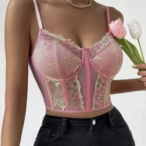 Topp - Säljer denna nya super söta topp, strl L! Helt ny!  Nypris - 119kr Mitt pris - 70kr