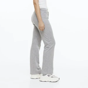 Hm mjukis - De populära o utsålda mjukisarna från hm. Lågmidjade och raka