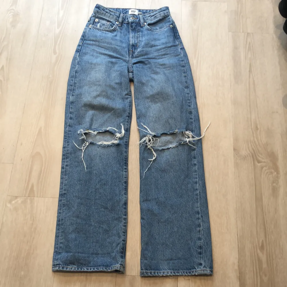 Blåa håliga jeans från lager 157💙. Jeans & Byxor.