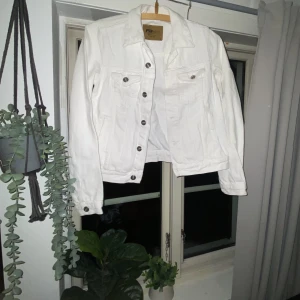 Jeansjacka - Storlek xs, fint skick, bra nu till sommaren