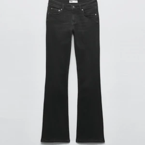 Lågmidjade jeans zara - Lågmidjade jeans från zara, knappt använda 