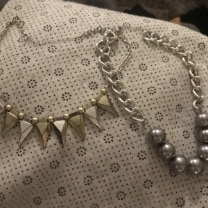 Smycken - 30 kr för varje och 45 för båda 