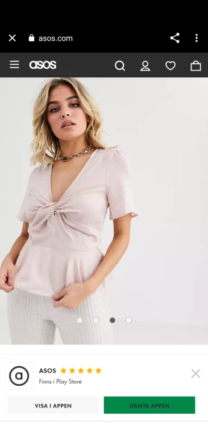 Blus, Missguided,  - Rosa blus från Missguided knut framtill i storlek 42 men liten is storleken! Passar főr storlek S/M.  Från armhålan till armhålan 49cm. Midja 42cmx2. Längd 62cm.